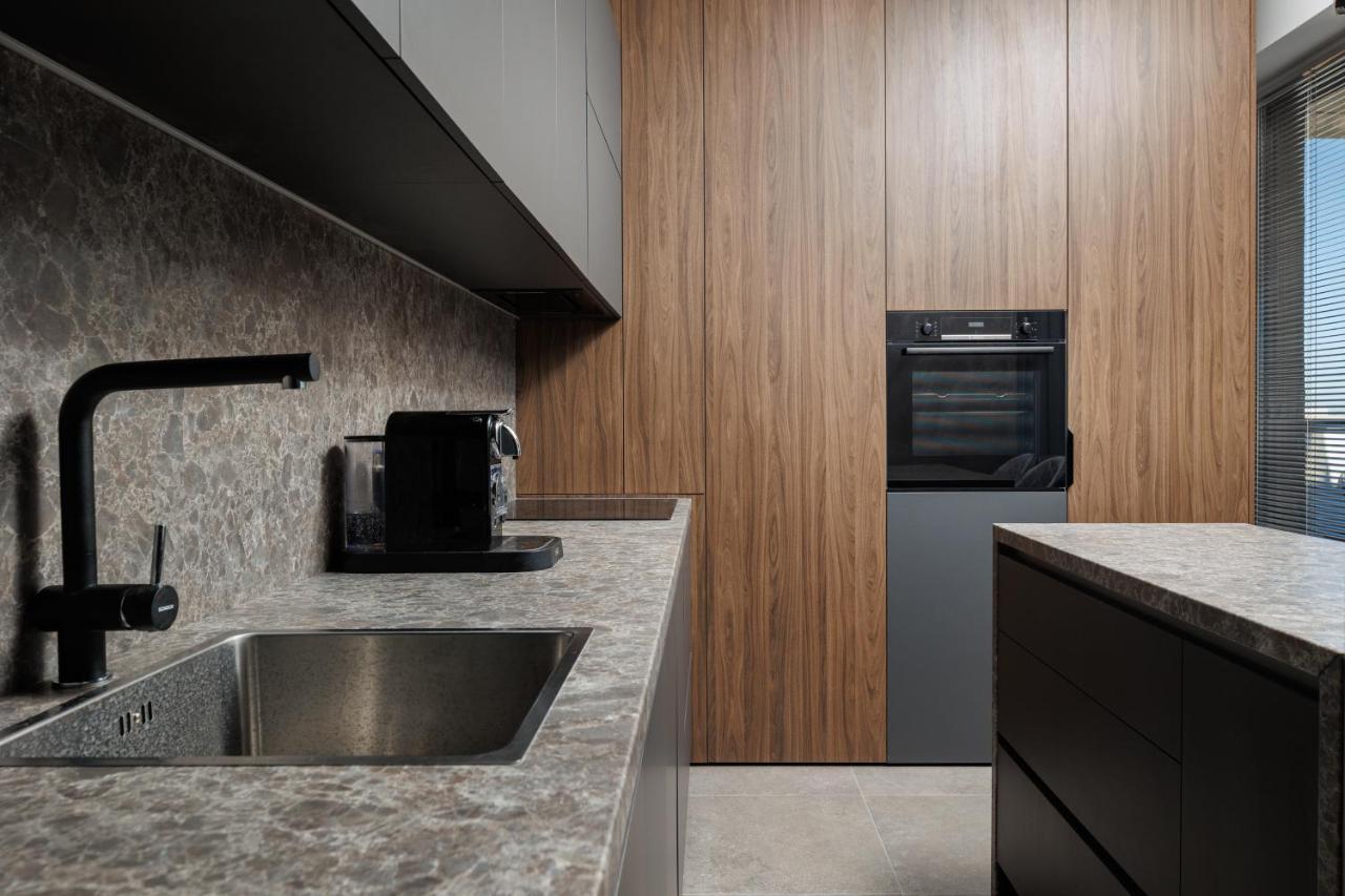 Mandala Designer Apartments With Free Private Parking, Near Mall Coresi Brasov Bagian luar foto